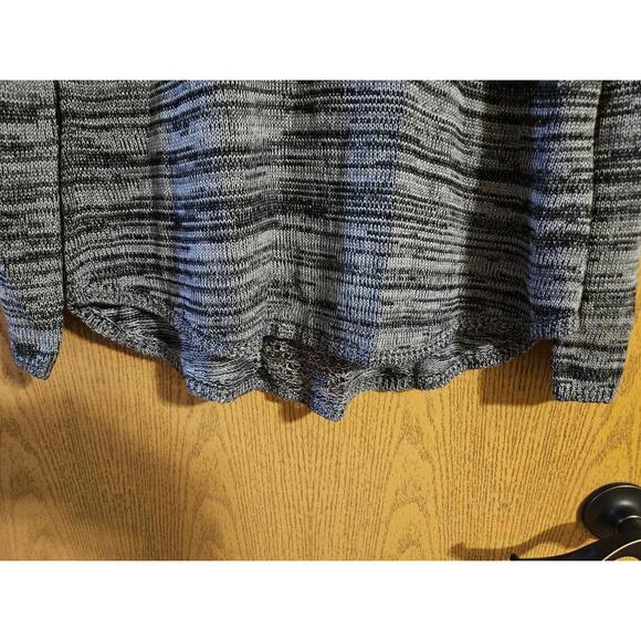 One World sweater - Picture 2 of 8